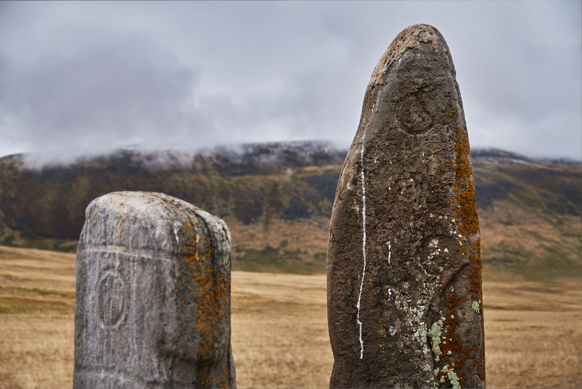 Ритуальные камни для жертвоприношений богам на плато Укок