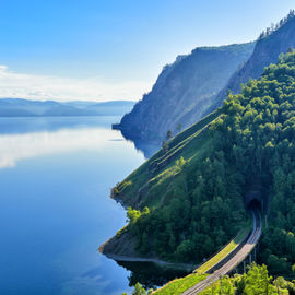 Водная гладь Байкала